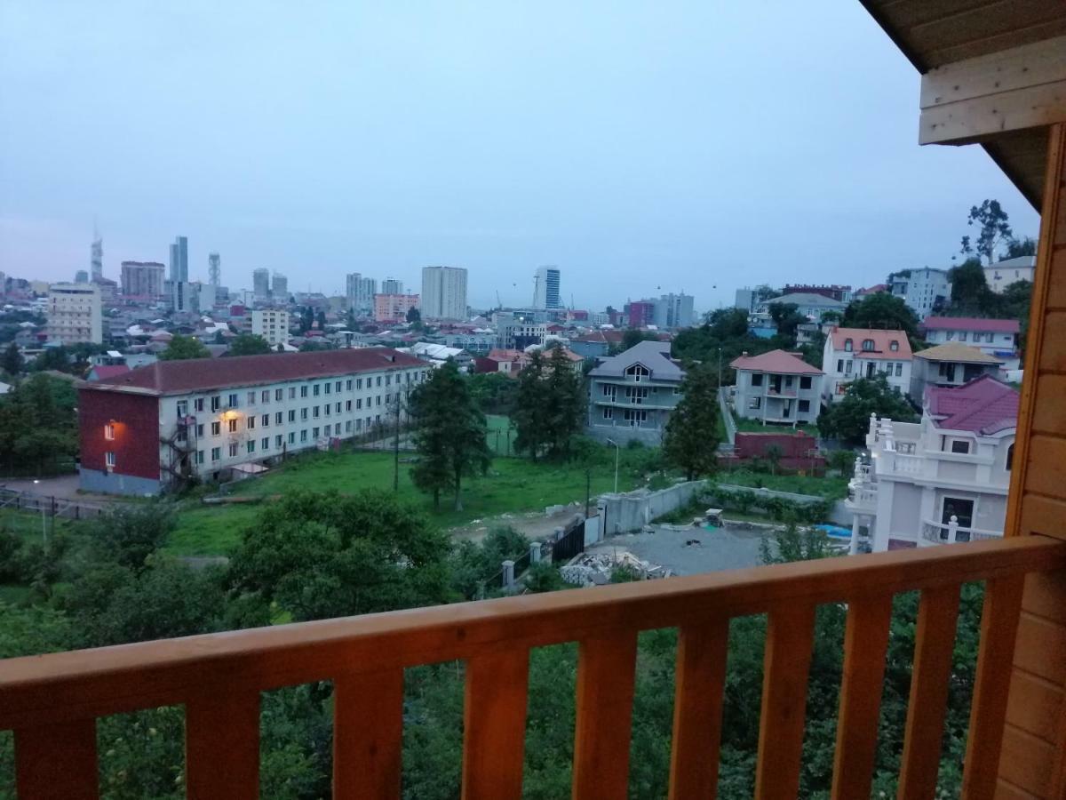 Деревянный Котеж The 1 С Выдом На Город 巴统 外观 照片
